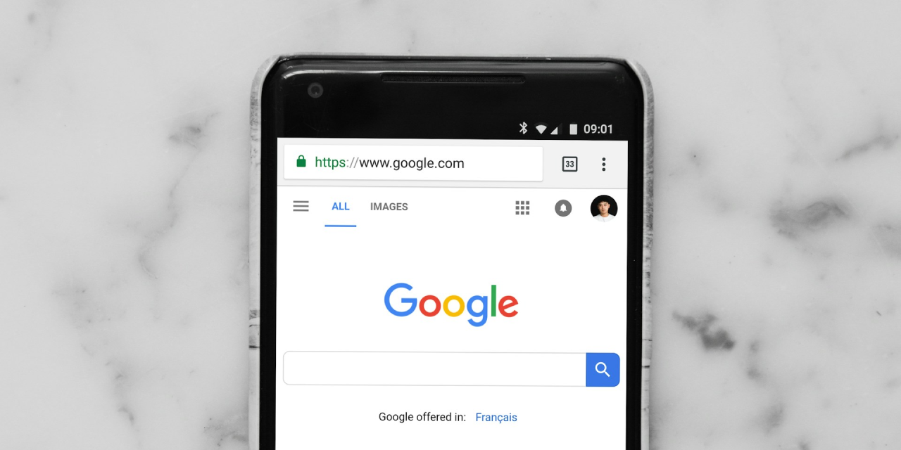 Google Discover exclut 5 types de contenus