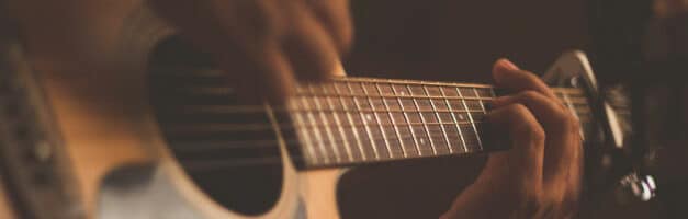 Google propose un Accordeur de Guitare en Onebox