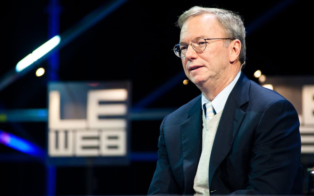 Vers un futur sans liens : l’IA redéfinit la recherche Google selon Eric Schmidt