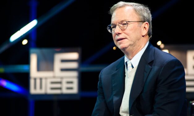 Vers un futur sans liens : l’IA redéfinit la recherche Google selon Eric Schmidt