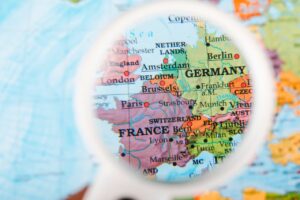 AI Overviews en Europe : l'Italie, l'Allemagne et la Suisse concernés !