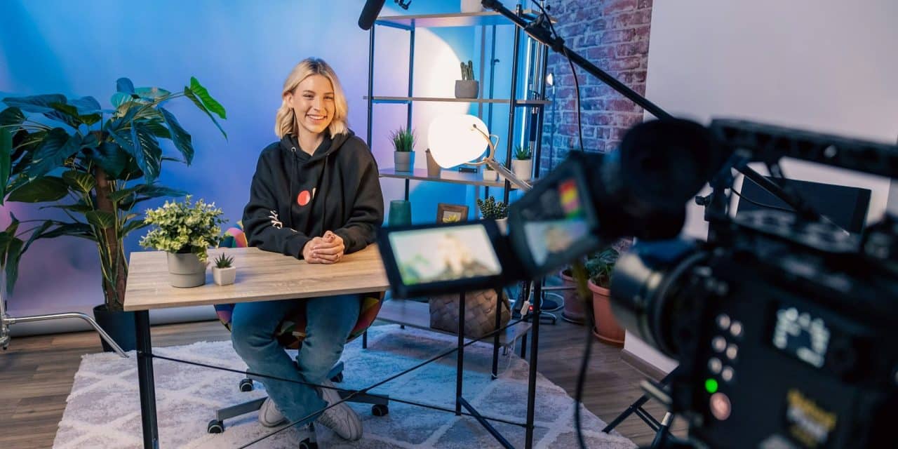 YouTube & TikTok : comment trouver sa place sur les médias ?